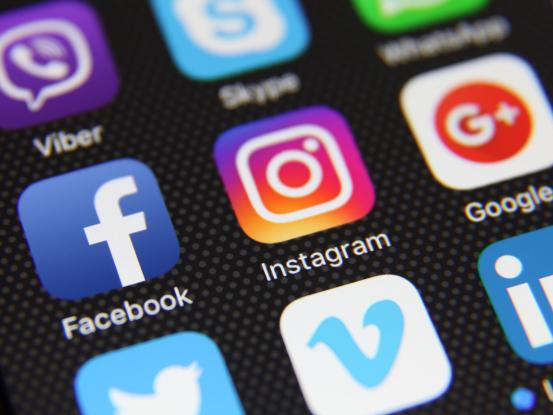 Social media: Οι κίνδυνοι που κρύβονται πίσω από ένα like – Έτσι θα προφυλαχθείτε στο διαδίκτυο
