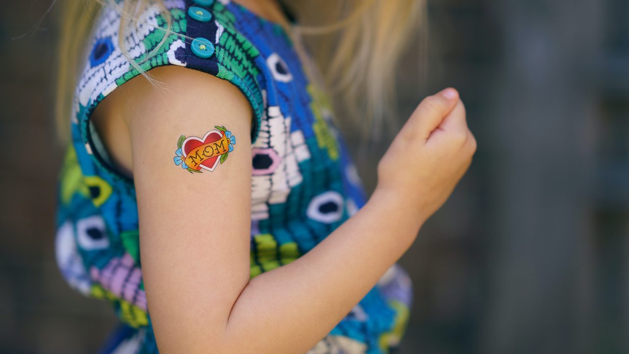 Αυτοκόλλητα τατουάζ: Πόσο ασφαλή είναι για τα παιδιά