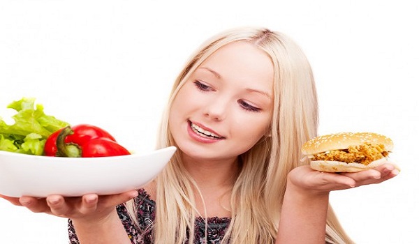 Τα 5 πράγματα που επηρεάζουν υποσυνείδητα τις επιλογές σου στο φαγητό