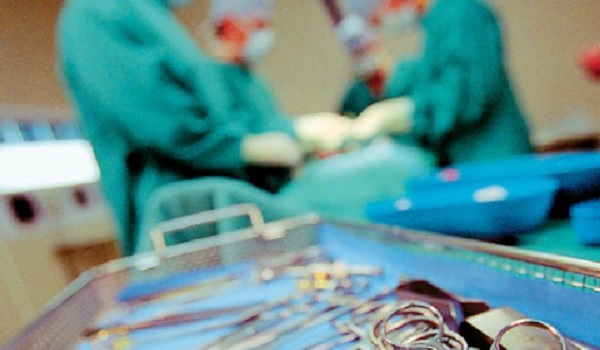 Γιατί οι χειρουργοί φοράνε πάντα πράσινα ή μπλε
