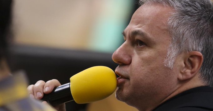 Σάσα Σταμάτη και άλλοι εισέβαλαν στο θέατρο για να σταματήσουν την παράσταση του Ζαραλίκου. Βίντεο