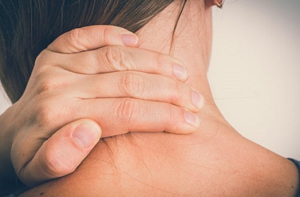 Πόνος στον αυχένα: Τι πρέπει να προσέχετε για να τον αποφύγετε