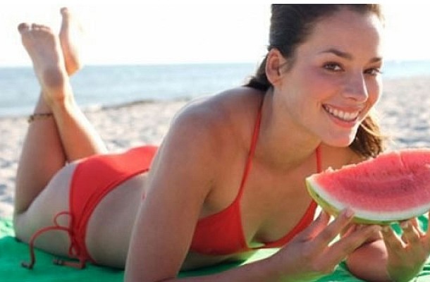 Τι να φάω στην παραλία; Τα καλύτερα σνακ για επίπεδη κοιλιά που δεν φουσκώνουν