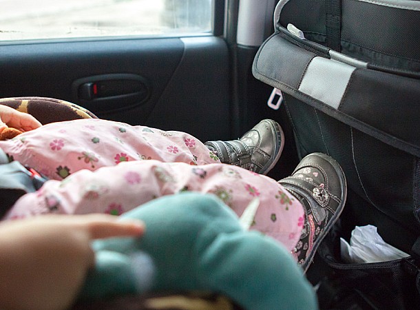Σύνδρομο του Ξεχασμένου Μωρού: Πώς γίνεται ένας γονιός να ξεχνάει το παιδί του στο αυτοκίνητο