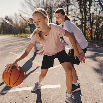 Ποια αθλήματα στην εφηβεία χτίζουν διά βίου γερά οστά