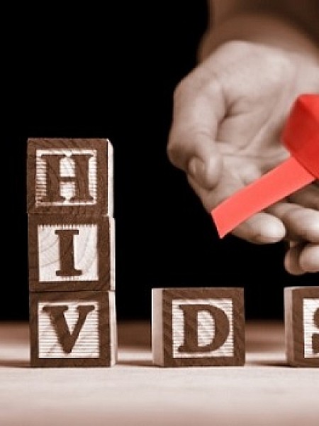 8 μύθοι που πρέπει να σταματήσεις να πιστεύεις για το AIDS και τον HIV