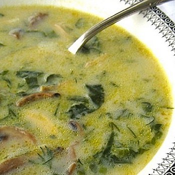 Μαγειρίτσα, η σούπα της Ανάστασης σε τρεις παραλλαγές: κλασική, vegetarian και βλάχικη