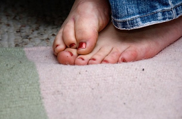 Ιδρώνουν τα πόδια σου; Οι συχνότερες αιτίες πώς θα το αποφύγεις