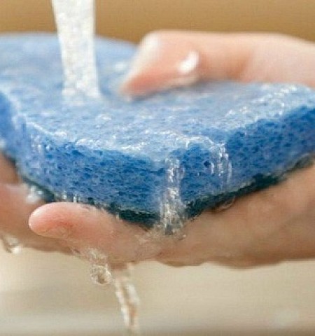 Τα 22 έξυπνα κόλπα για να καθαρίζεις τα πάντα πιο εύκολα με ένα σφουγγαράκι
