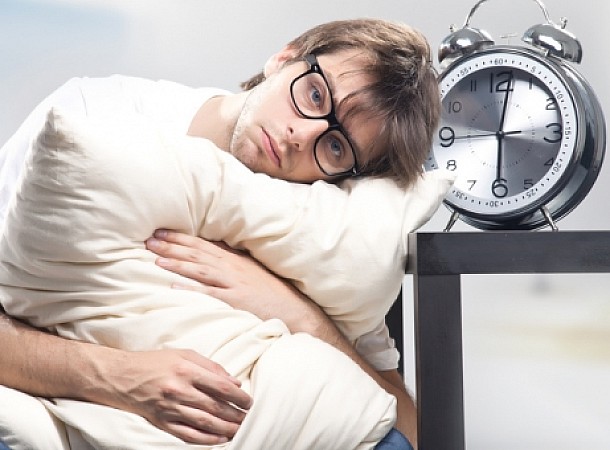 Νιώθεις συνεχώς υπνηλία; 5 λόγοι που μπορεί να εξαντλούν τον οργανισμό σου