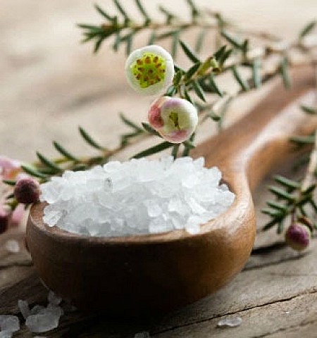 Τα 10 tips για να χρησιμοποιήσετε το αλάτι στο καθάρισμα του σπιτιού σας
