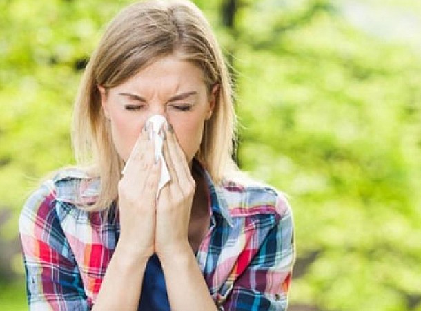 Αλλεργική ρινίτιδα: Τα συμπτώματα και οι τρόποι για να την αντιμετωπίσετε