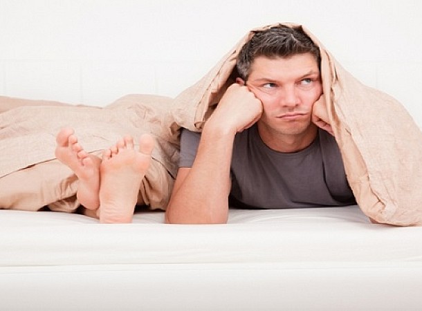 Οι 5 βασικοί παράγοντες που μειώνουν την αντοχή των αντρών στο κρεβάτι