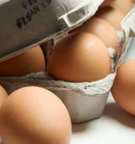 Τι πρέπει να κάνεις πριν βάλεις τα βραστά αυγά στο ψυγείο