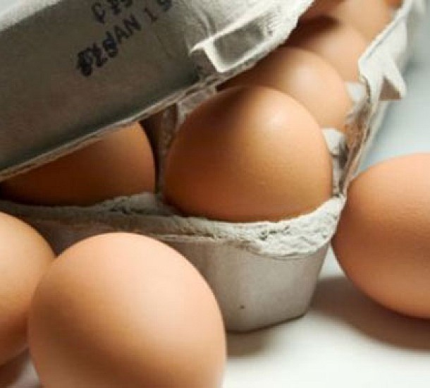 Τι πρέπει να κάνεις πριν βάλεις τα βραστά αυγά στο ψυγείο