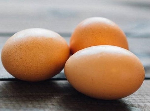 Το κλασικό μεγάλο λάθος που κάνουν πολλοί με τα αυγά στο ψυγείο