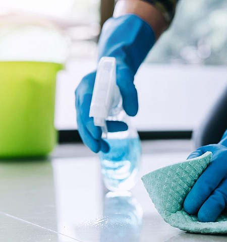 Κορωνοϊός: Οκτώ συμβουλές για να καθαρίζουμε το σπίτι και να απαλλαγούμε από τον ιό
