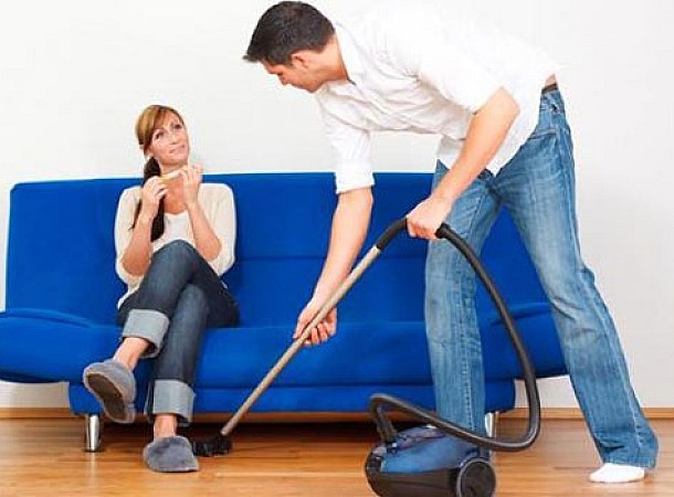 Πώς οι δουλειές σπιτιού επηρεάζουν τη σεξουαλική ζωή των ζευγαριών