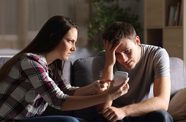 Γονείς: 7 συμβουλές για να αντιμετωπίσετε τον δύσκολο έφηβο που αντιμιλά