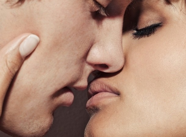 Οι 7 ασθένειες που μεταδίδονται με το φιλί