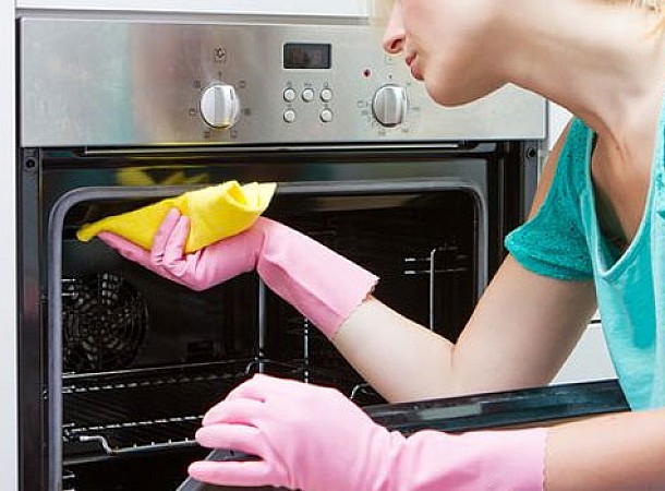 Έτσι θα καθαρίσεις το φούρνο σου εύκολα και γρήγορα
