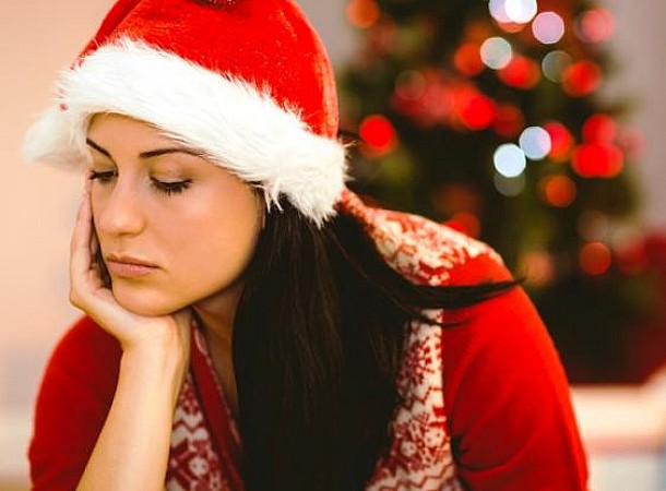 Χριστουγεννιάτικη μελαγχολία εν μέσω πανδημίας: Εκρηκτικό κοκτέιλ για την ψυχολογία μας