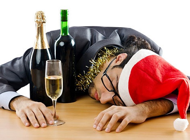 Hangover γιορτές αυτοφροντίδα: Μύθοι και αλήθειες για την αντιμετώπιση του hangover