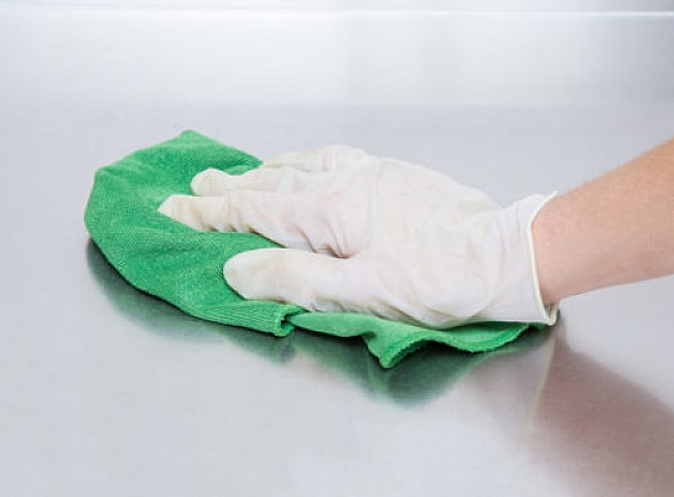 Ο πιο απλός τρόπος για να καθαρίσετε τις inox επιφάνειες