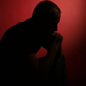 Κατάθλιψη: 4 προειδοποιητικά σημάδια - Τα συμπτώματα της βαριάς κατάθλιψης