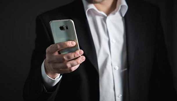 Βάζετε το κινητό στο αθόρυβο; Τι κακό μπορεί να κάνετε στην υγεία σας