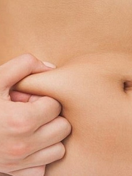 Αυτές οι συνήθειες αυξάνουν το λίπος στην κοιλιά – Πώς θα τις κόψετε