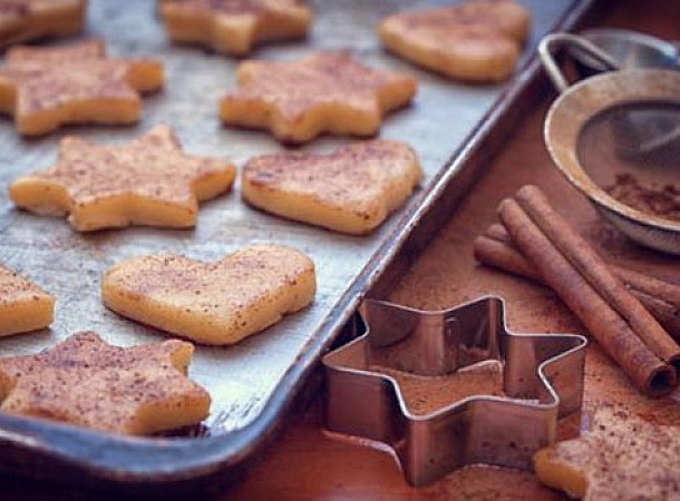 Φτιάξτε χριστουγεννιάτικα μπισκότα χωρίς κουπάτ