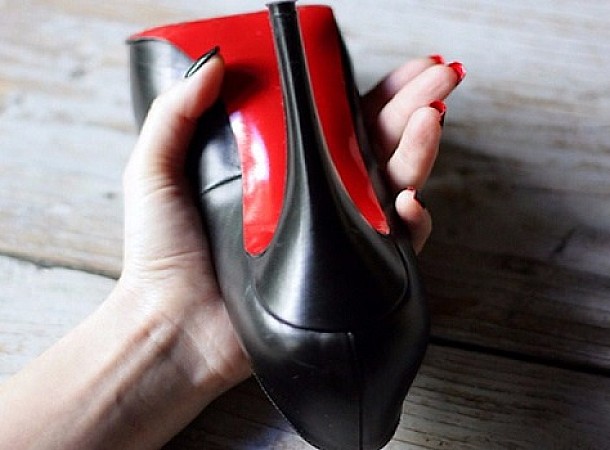 Louboutin: Γιατί τα πιο διάσημα παπούτσια του κόσμου έχουν κόκκινους πάτους;