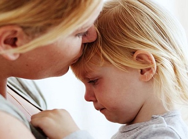 Όταν η μαμά ζητά συγγνώμη… Τι διδάσκει στα παιδιά της;