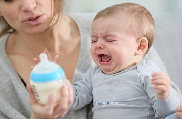 Ύπνος και μωρά: Πρέπει να το αφήσετε να κλάψει; Τι λέει η επιστήμη