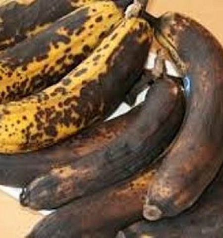 Αυτό είναι το κόλπο για να μην μαυρίζουν οι μπανάνες