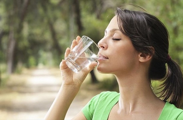 Τι θα συμβεί στο σώμα σου αν δεν πίνεις αρκετό νερό