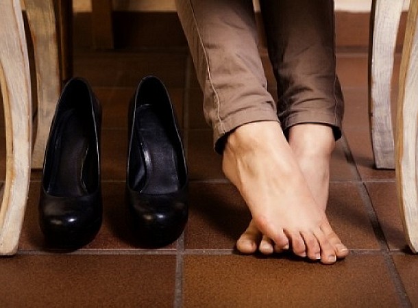Τρία πολύτιμα tips για να μην σας χτυπάνε τα καινούρια παπούτσια