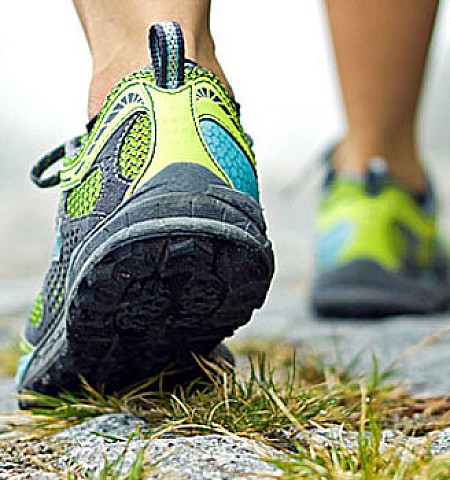 Τρεις τρόποι για να καίτε περισσότερο λίπος με το περπάτημα