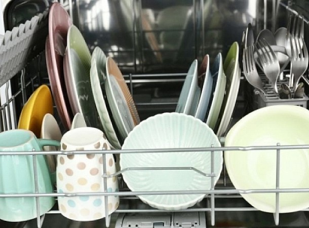 Το απίστευτο κόλπο με το πλυντήριο πιάτων για να στεγνώνουν γρήγορα τα πιάτα
