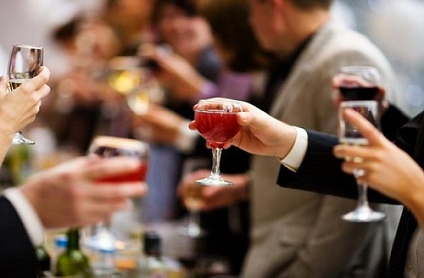 Το ποτό που λειτουργεί ευεργετικά στη σεξουαλική ζωή των ανδρών