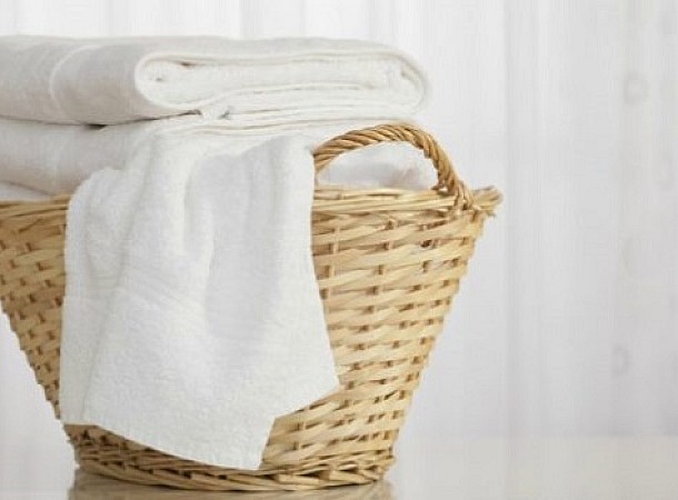 Πώς να πλύνεις σωστά τα ρούχα με παγιέτες χωρίς να τα καταστρέψεις