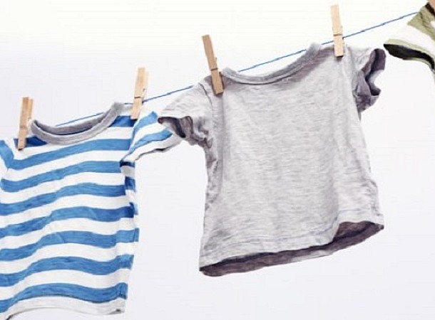 “Μπήκαν” τα ρούχα στο πλύσιμο; To απίστευτο κόλπο που τα επαναφέρει
