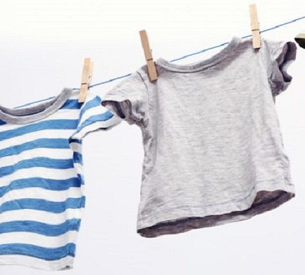Ο εύκολος τρόπος για να επαναφέρετε τα ρούχα που μπήκαν στο πλύσιμο