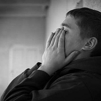 6 σημάδια που φανερώνουν κατάθλιψη σε έναν άντρα