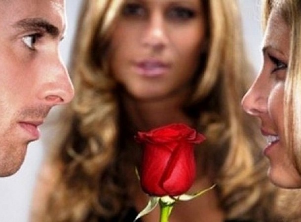 3 λόγοι που οι άντρες αποφασίζουν να βάλουν τρίτο πρόσωπο στη σχέση τους