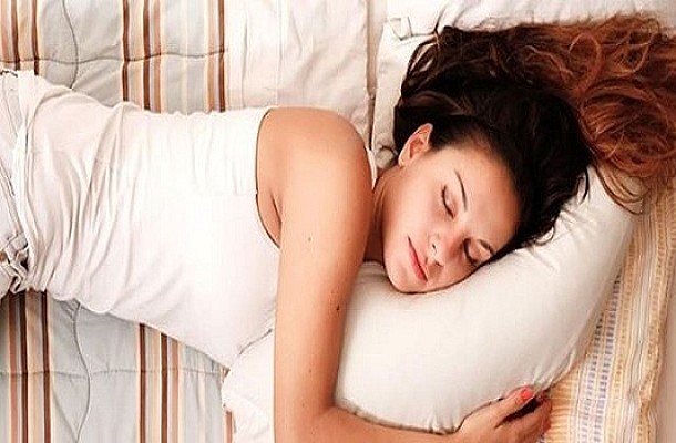 Μεσημεριανός ύπνος: Πώς βοηθά τον εγκέφαλο και πόσα λεπτά είναι αρκετά;