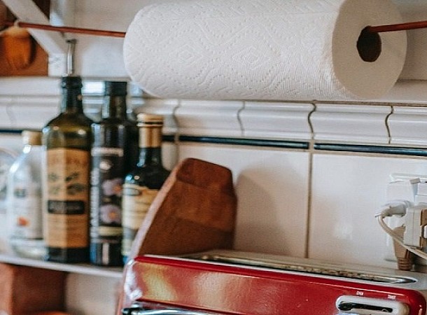 Τρία πράγματα που δεν πρέπει ποτέ να καθαρίζετε με χαρτί κουζίνας