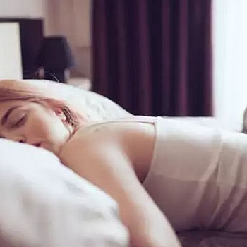 Ύπνος: Πώς η στάση μπορεί να επηρεάσει την υγεία μας