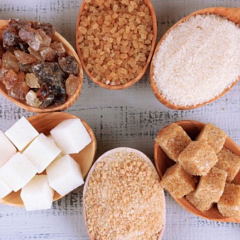Πέντε πρακτικοί τρόποι για να κόψεις τη ζάχαρη χωρίς στερήσεις
